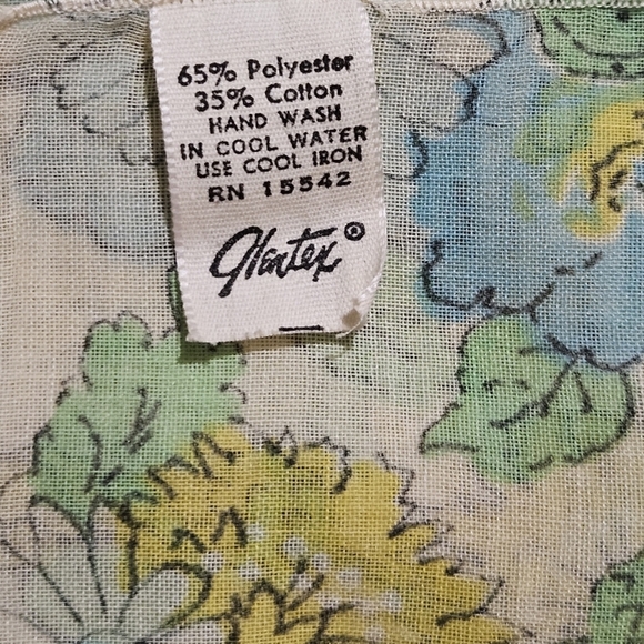 Vintage Floral Patterned Scarf - Picture 5 of 5